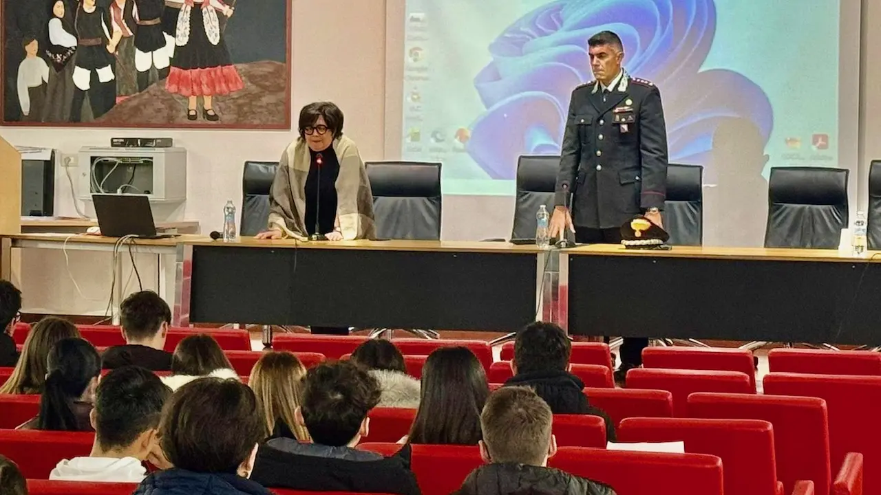 I Carabinieri incontrano gli studenti del Liceo Fermi di Nuoro