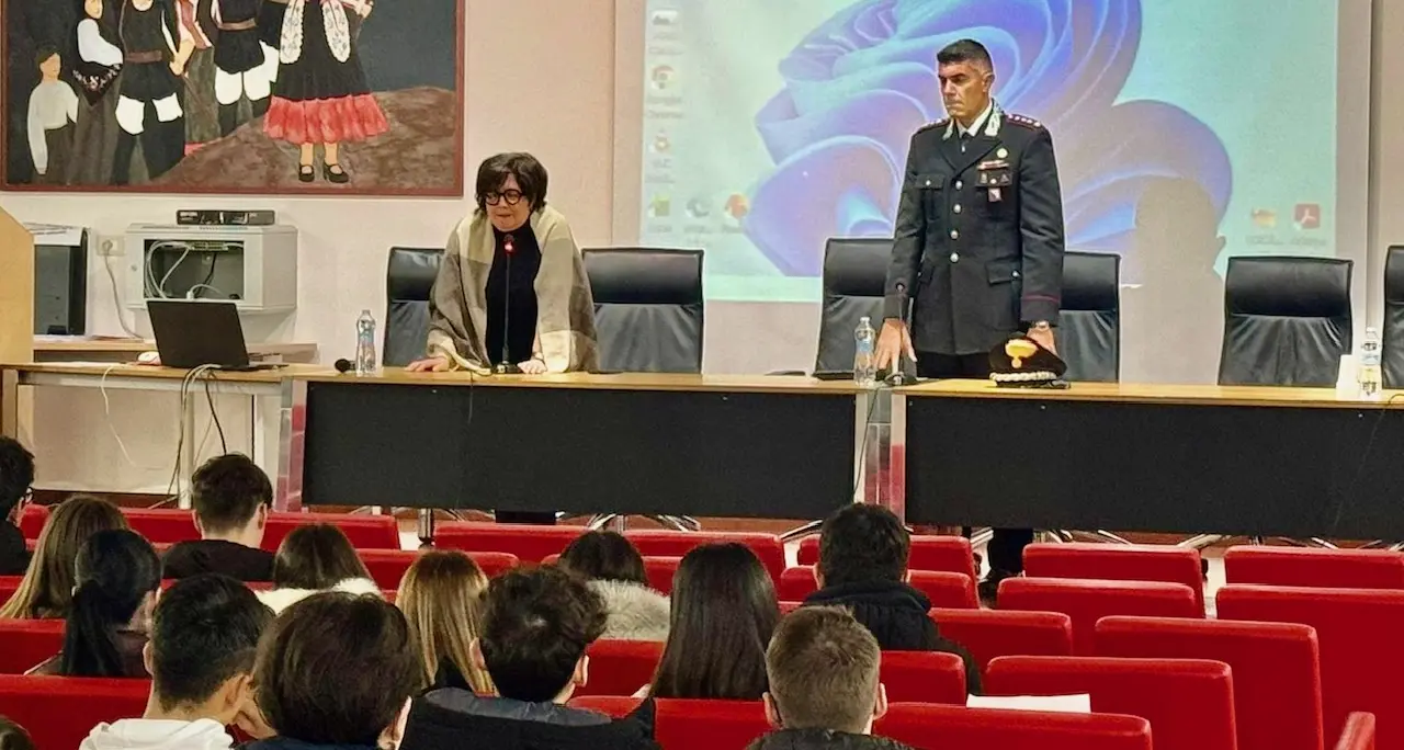 I Carabinieri incontrano gli studenti del Liceo Fermi di Nuoro