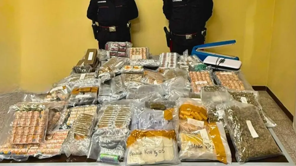 Carabinieri intervengono per un allagamento e scoprono 70 kg di hashish