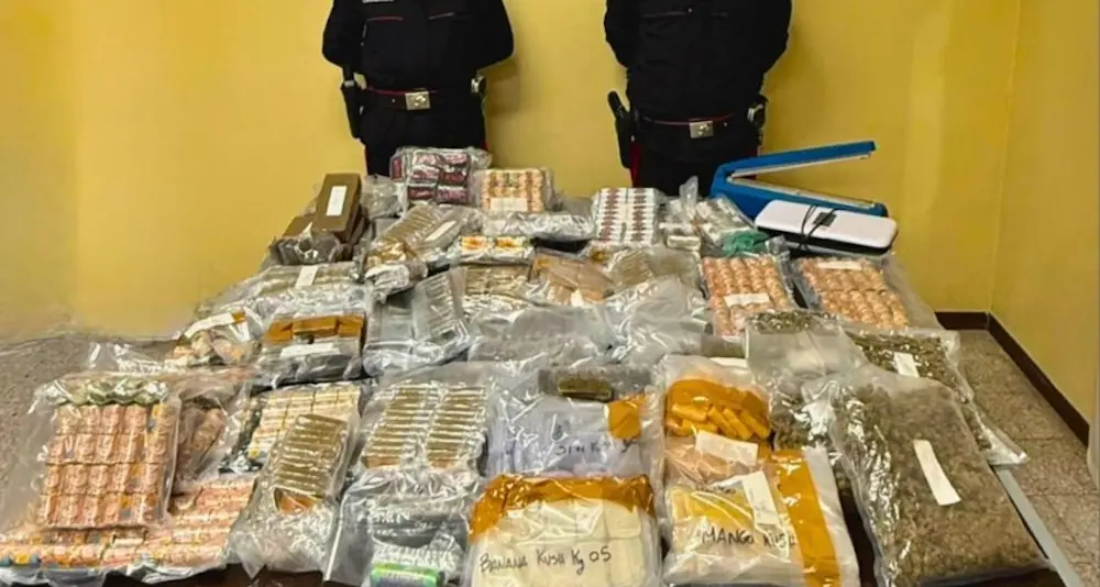 Carabinieri intervengono per un allagamento e scoprono 70 kg di hashish