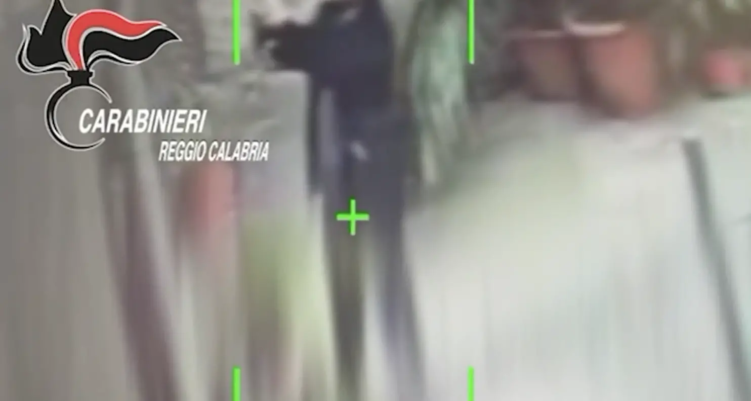 Si finge carabiniere e raggira un’anziana: arrestato, recuperati gioielli da 30mila euro