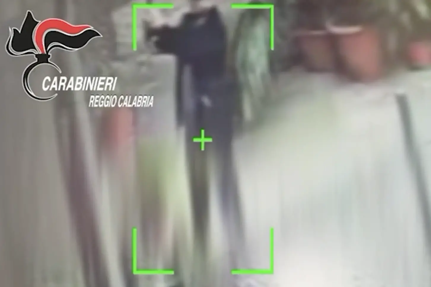 Si finge carabiniere e raggira un’anziana: arrestato, recuperati gioielli da 30mila euro