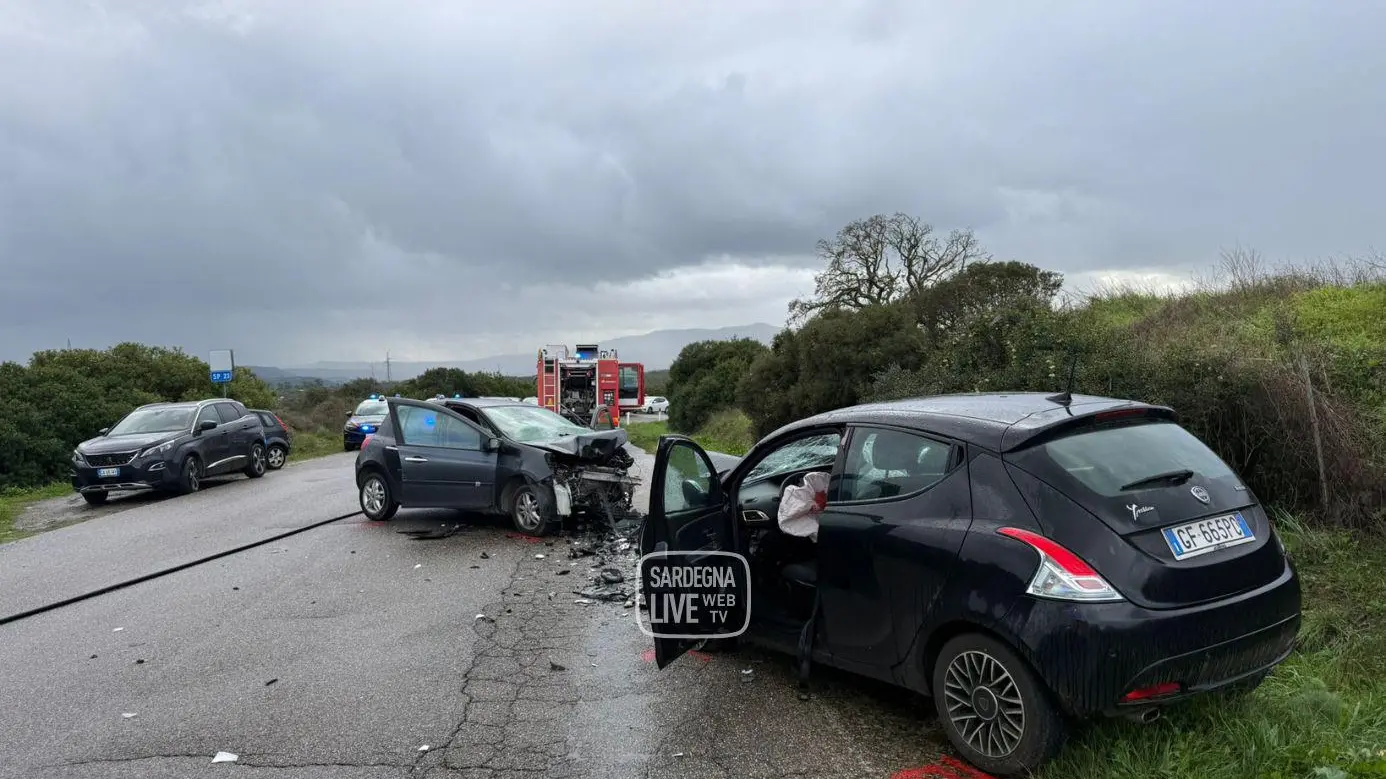 Scontro frontale a Ghilarza: due feriti sulla provinciale 23