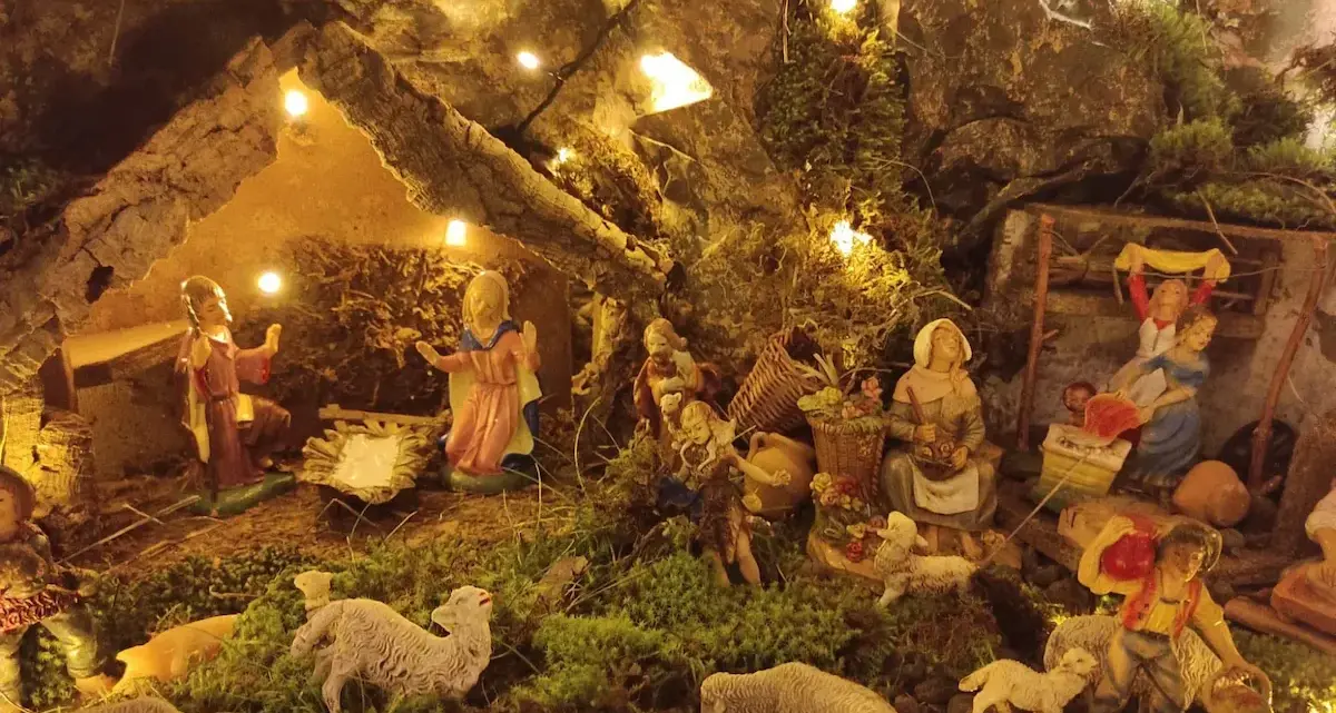 La storia del presepe: dalle catacombe di Priscilla al mondo moderno