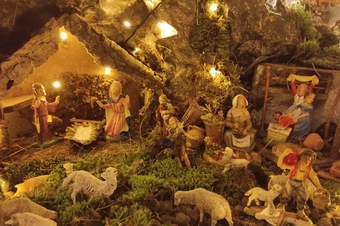 <p>Presepe e foto di Albino Muscas</p>\\n