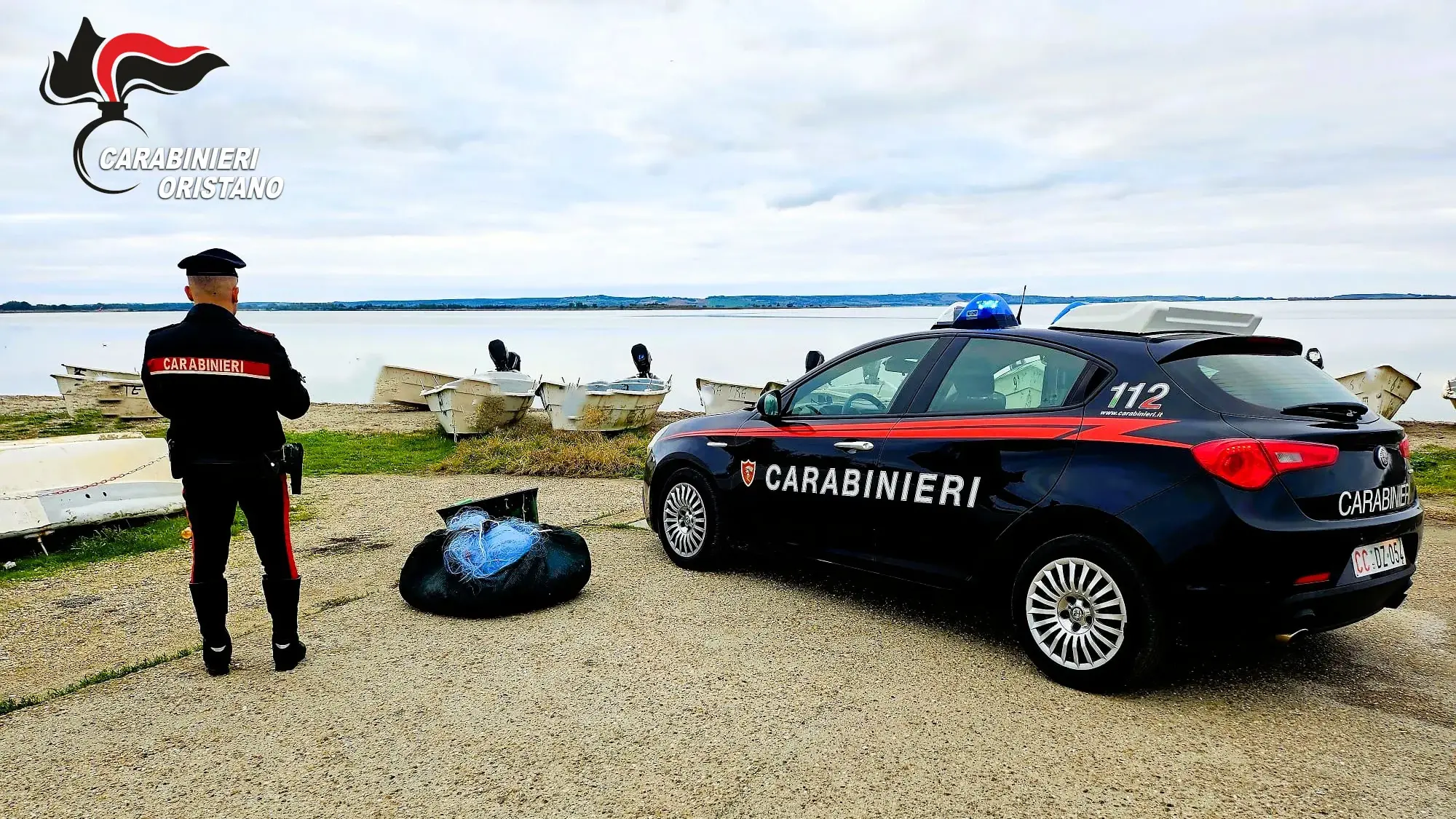 Pesca abusiva negli stagni di Cabras: due uomini sorpresi, sequestrata l’imbarcazione