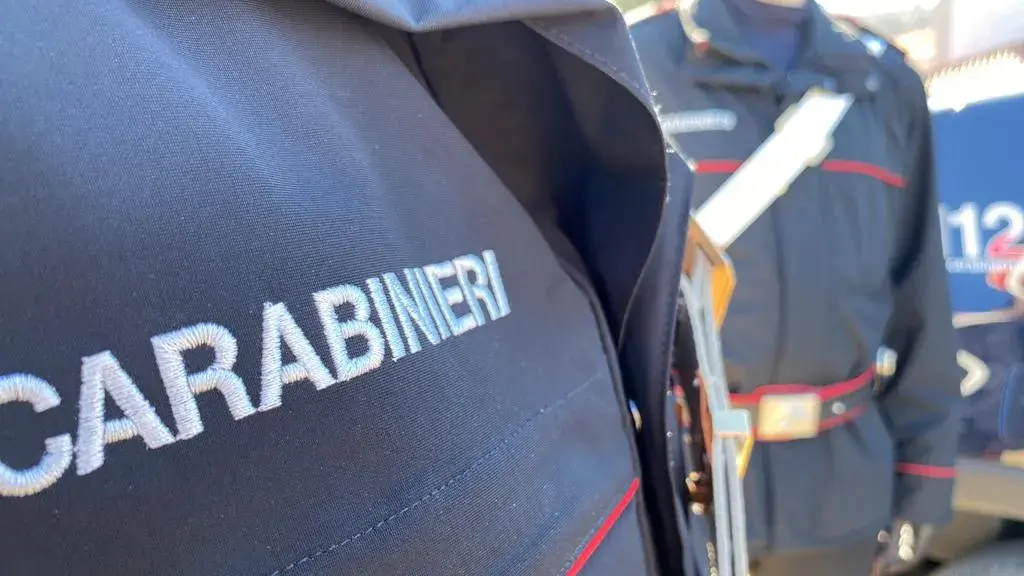 Al bar con un palo di ferro: minacce e tentata estorsione a Macomer, un arresto