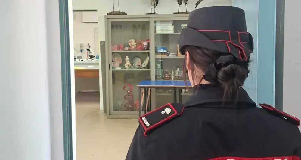 Iglesias. Acidi rovesciati durante la lezione di chimica: scuola evacuata per precauzione