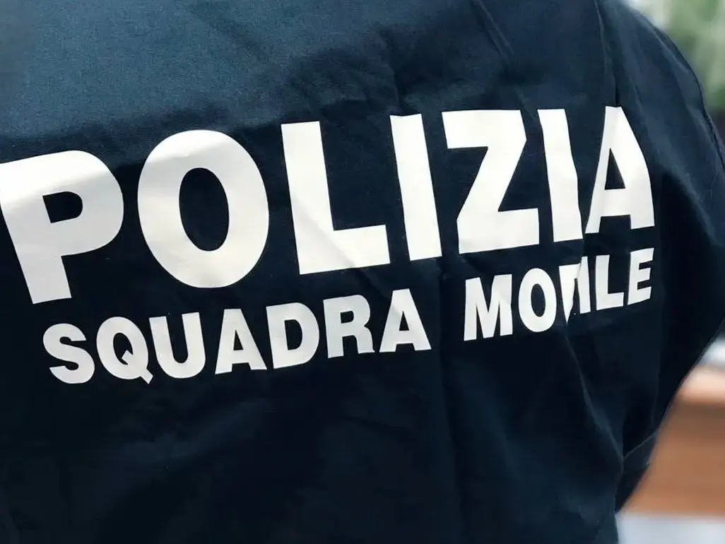 Roma, pestato e ridotto in fin di vita a Termini: in 4 portati in commissariato dalla Polizia