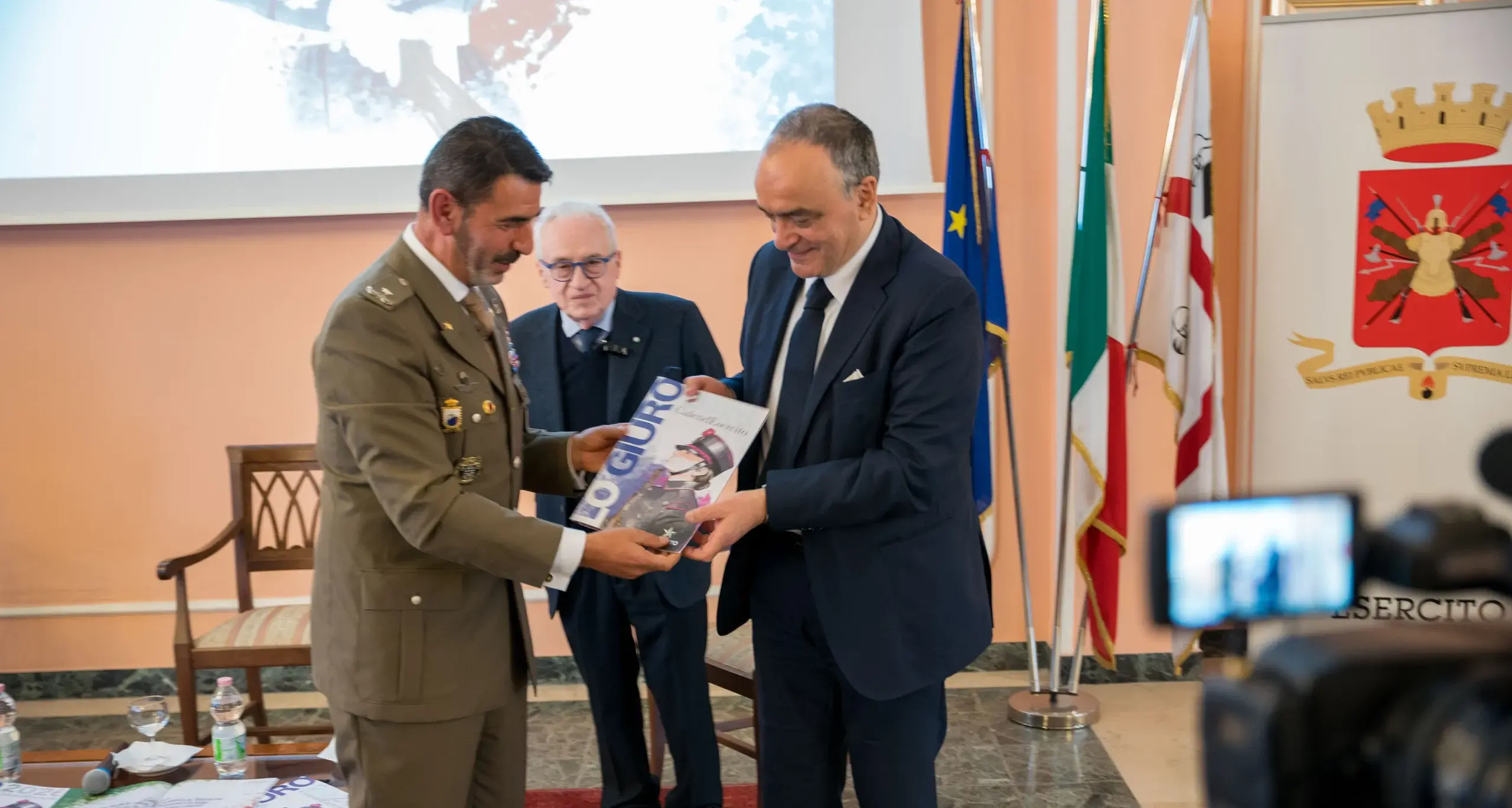 Presentato a Cagliari il CalendEsercito 2026 che celebra 80 anni di giuramento militare