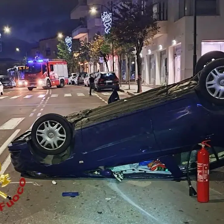 Violento scontro tra due auto all'alba a Olbia: due feriti in ospedale