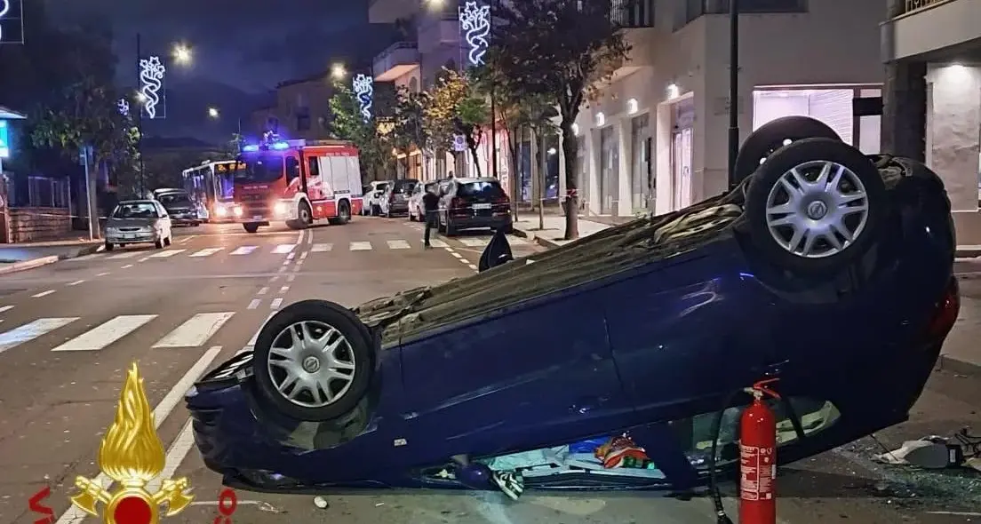 Violento scontro tra due auto all'alba a Olbia: due feriti in ospedale