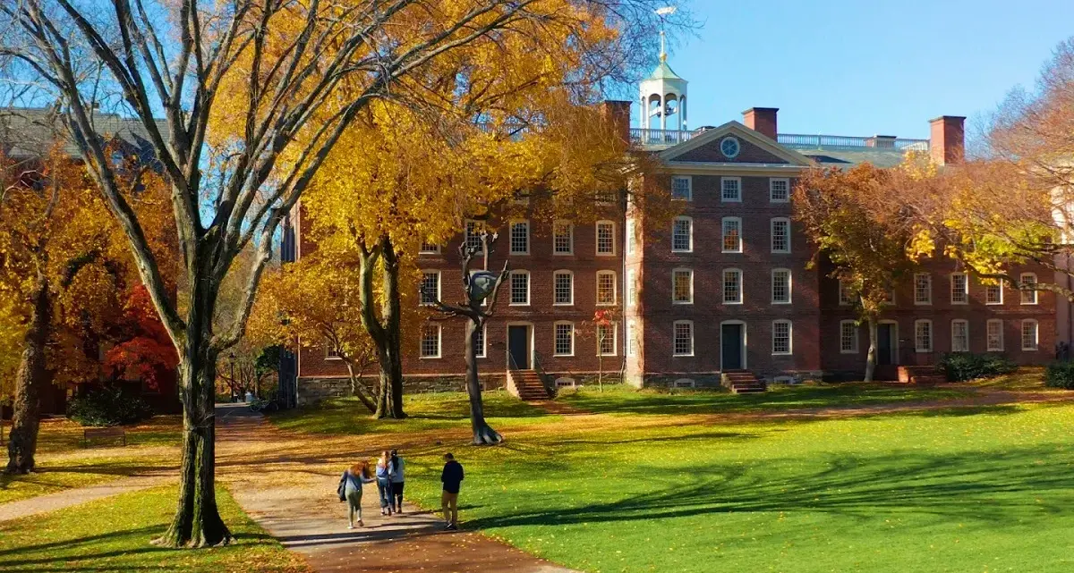 Sparatoria alla Brown University: due studenti uccisi, killer in fuga