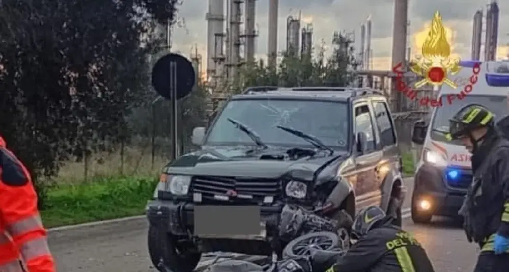 Scontro sulla Statale 195 a Sarroch, grave un motociclista