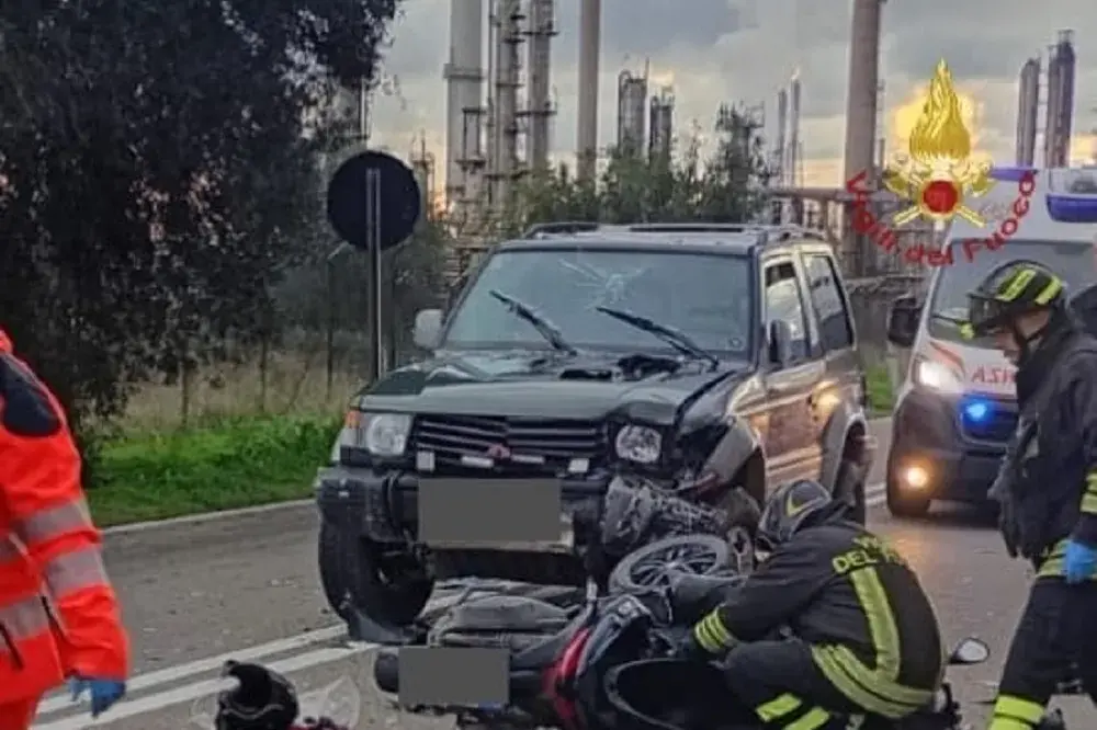 Scontro sulla Statale 195 a Sarroch, grave un motociclista
