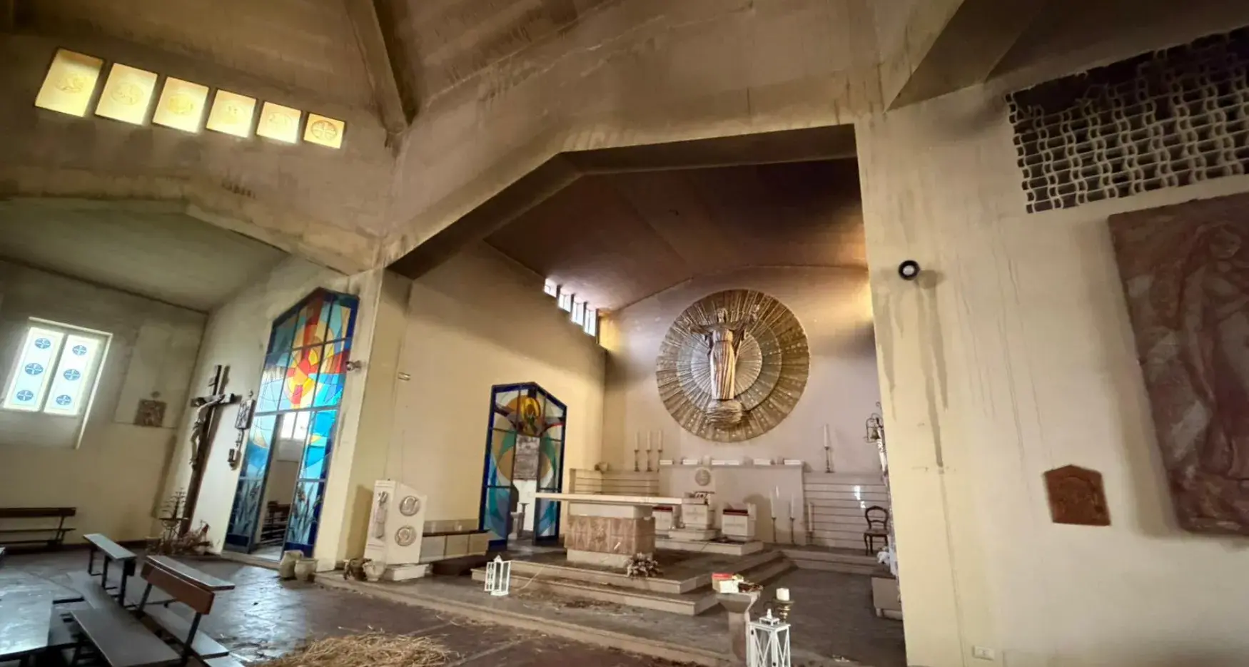 La chiesa di Cristo Re sarà restaurata dopo gli attentati incendiari, in arrivo 400mila euro