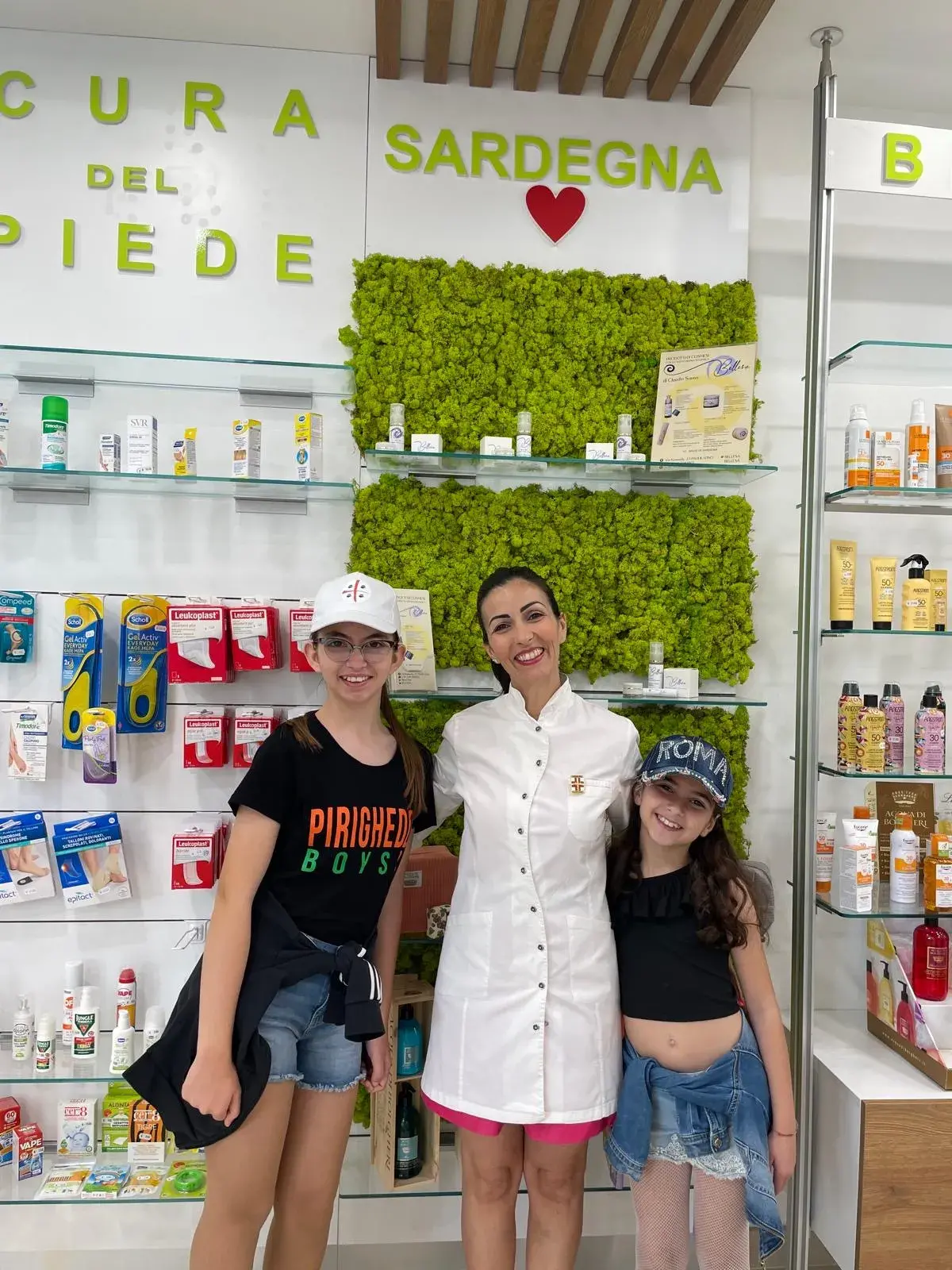 Farmacia Longarina: un po' di Sardegna nel cuore di Roma, la storia di 3  farmacisti sardi, image size:1200x1600