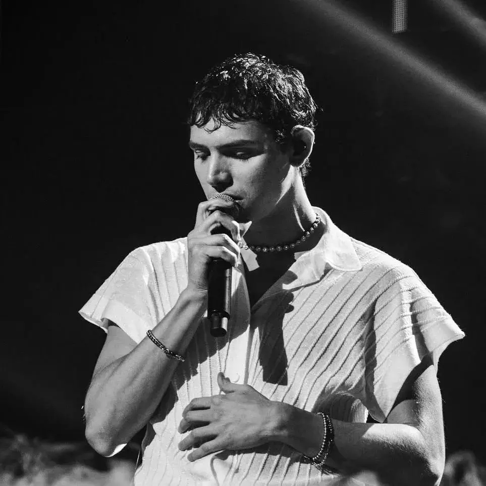 EroCaddeo in concerto: il tour natalizio a Golfo Aranci, Cagliari e Carbonia