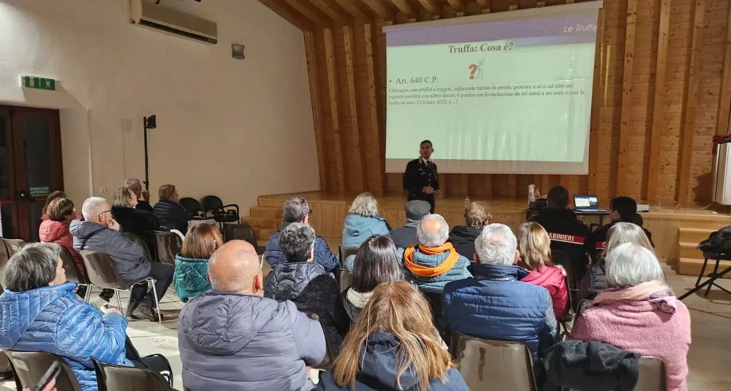 Convegno a Bitti: i Carabinieri in prima linea contro le truffe agli anziani