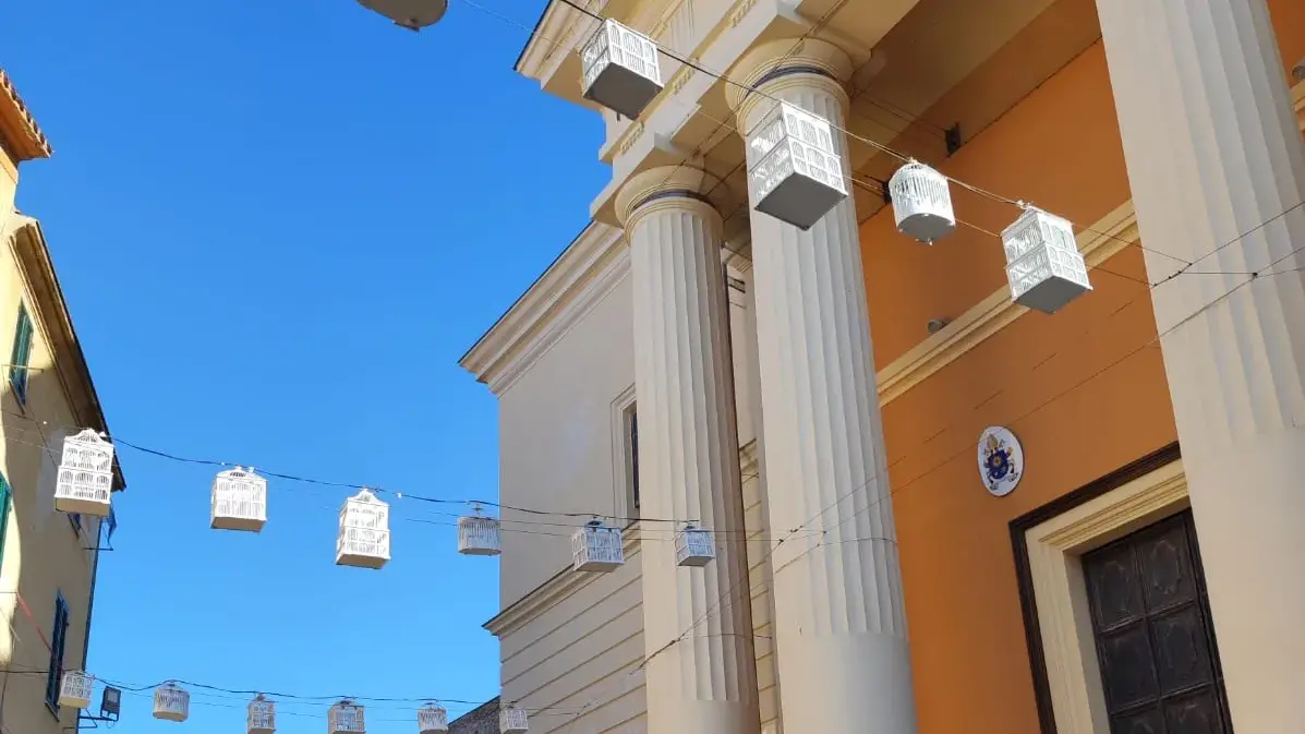 Furto sventato ad Alghero: la Polizia recupera refurtiva di alcolici, due denunce