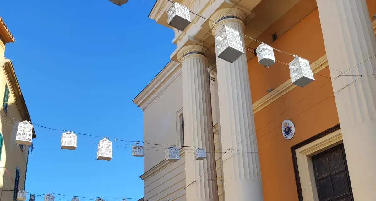 Furto sventato ad Alghero: la Polizia recupera refurtiva di alcolici, due denunce