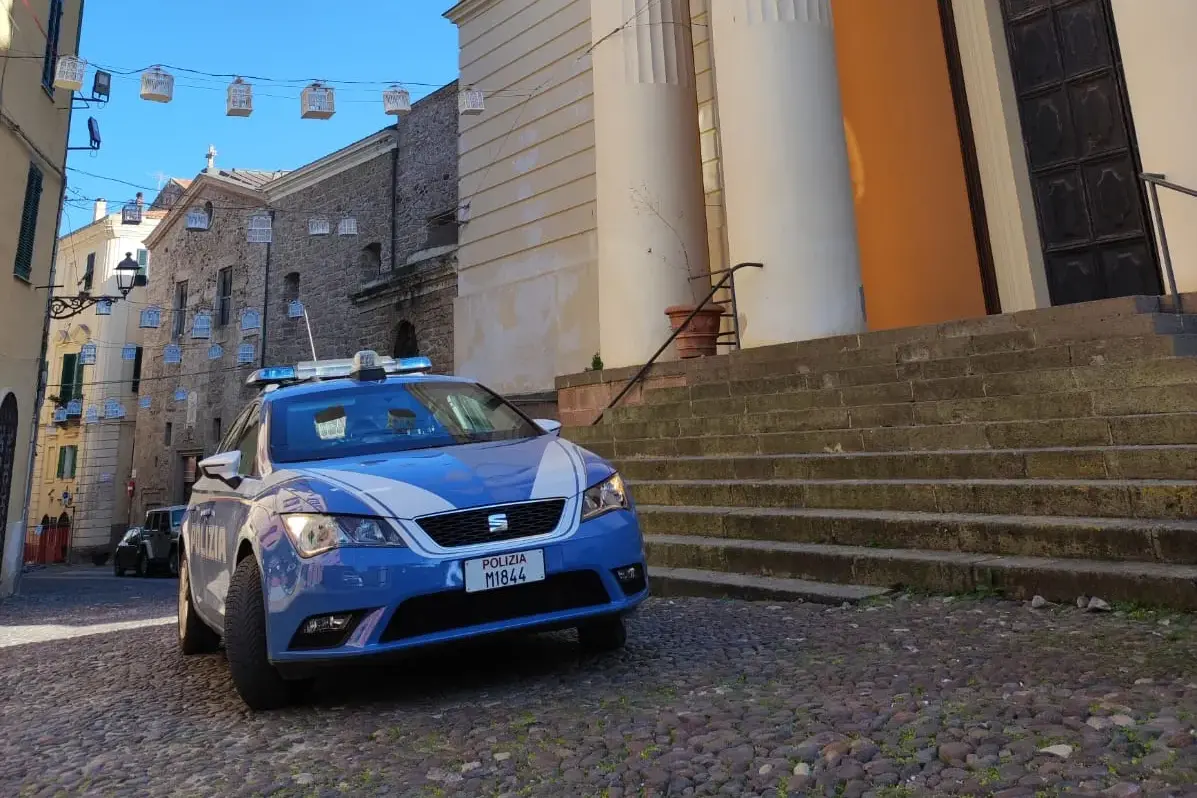 Furto sventato ad Alghero: la Polizia recupera refurtiva di alcolici, due denunce