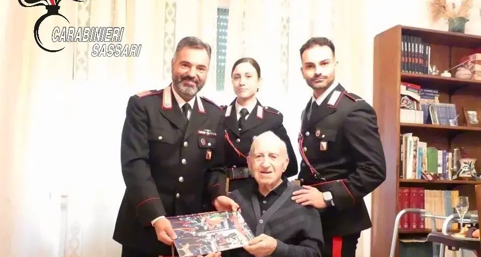 A Tempio i Carabinieri celebrano i 100 anni del signor Andrea e portano gli auguri di Natale
