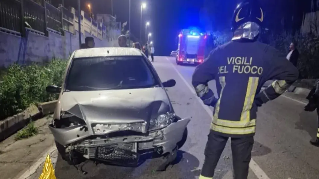 Schianto nella notte a La Maddalena, intervengono i Vigili del fuoco