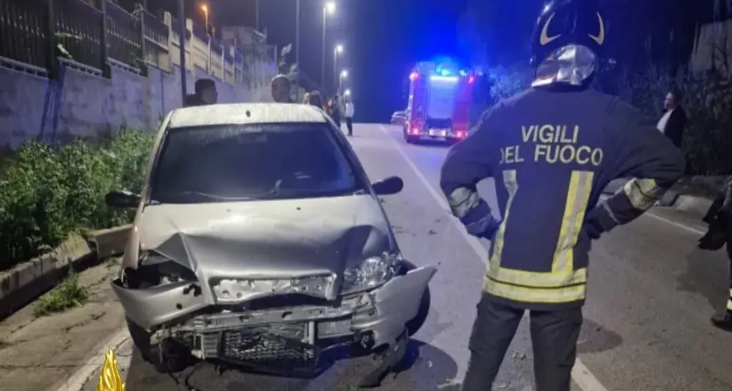 Schianto nella notte a La Maddalena, intervengono i Vigili del fuoco