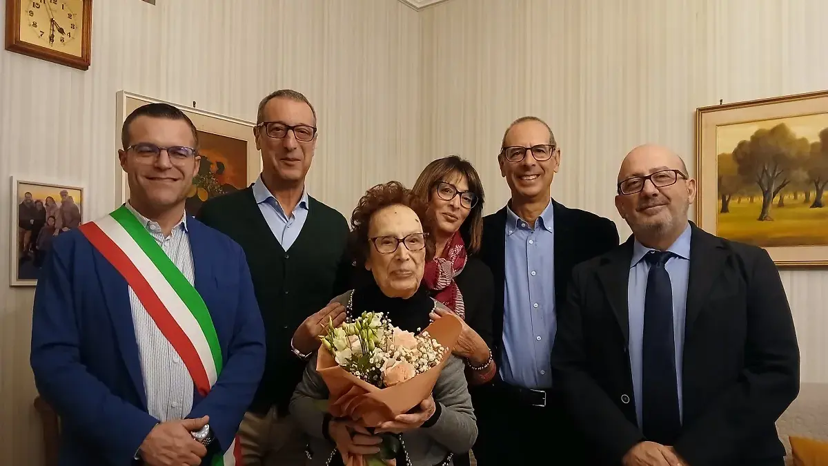 Cent’anni di vita e affetto: Alghero festeggia Giovannangela Lorettu