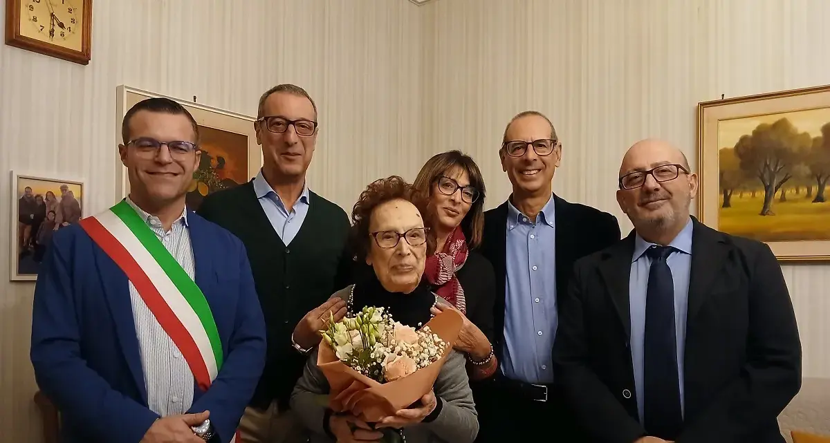 Cent’anni di vita e affetto: Alghero festeggia Giovannangela Lorettu