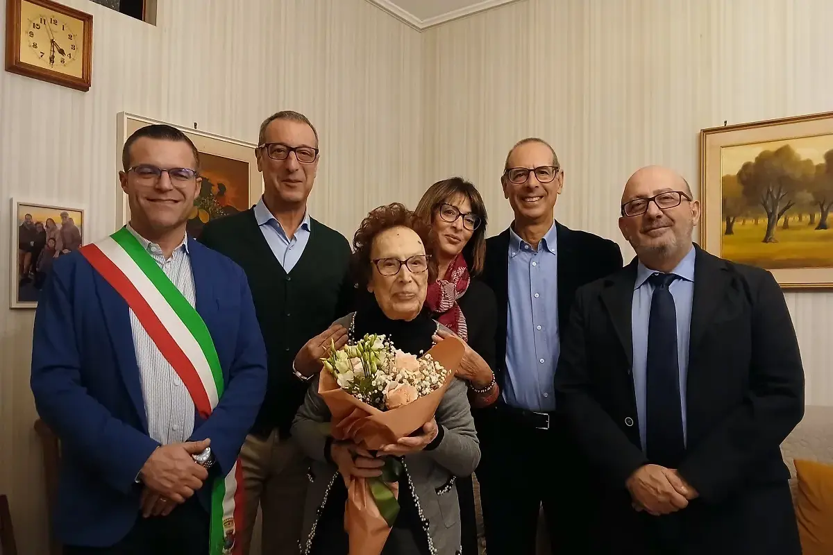 Cent’anni di vita e affetto: Alghero festeggia Giovannangela Lorettu