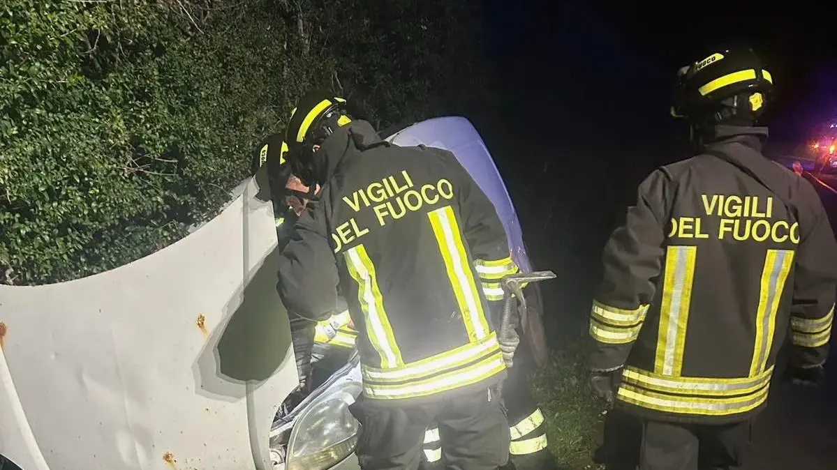 Incidente sulla SP 18 per Argentiera: auto e furgone fuori strada, 3 feriti