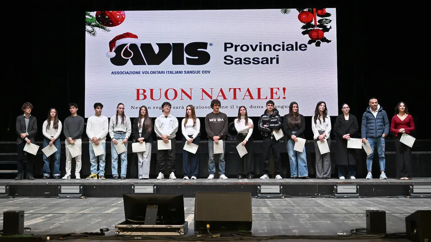 Assegni di merito dell'Avis agli studenti donatori:al Teatro Comunale di Sassari premiati in ventuno