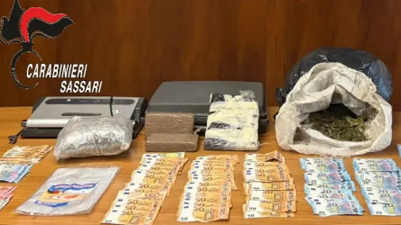 Ad Alghero scatta un maxi sequestro di droga: 5 kg in camera fra eroina, cocaina e marijuana
