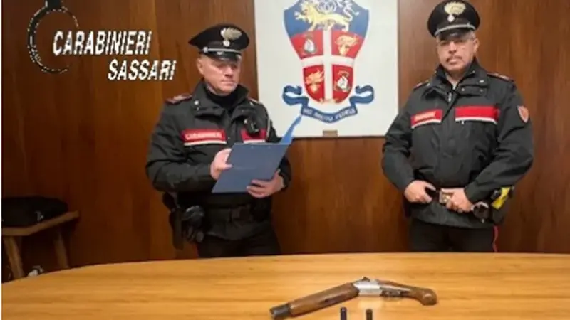 Armato in giro per i locali: i carabinieri lo trovano con un fucile e lo arrestano a Ossi