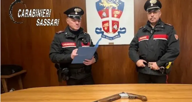 Armato in giro per i locali: i carabinieri lo trovano con un fucile e lo arrestano a Ossi