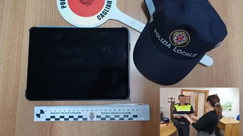 Sfonda finestrino dell'auto e ruba tablet all'interno: rintracciato e denunciato a Cagliari