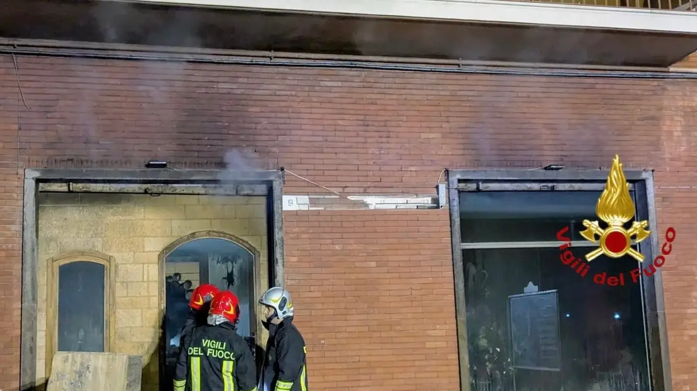 Incendio in un negozio di Sassari: paura in via Asproni