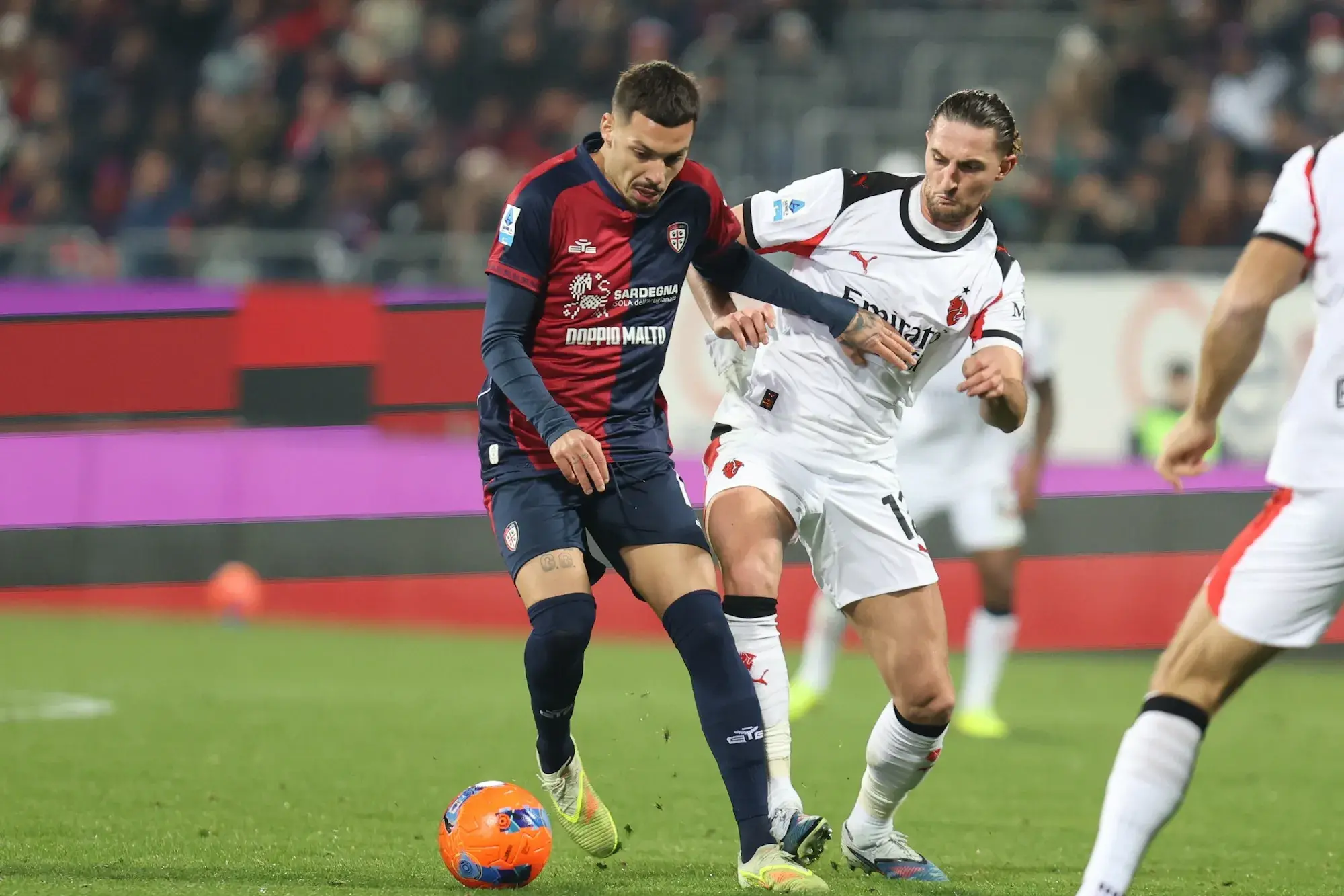 Cagliari-Milan 0-1, un gol di Leao basta per sbancare la Domus