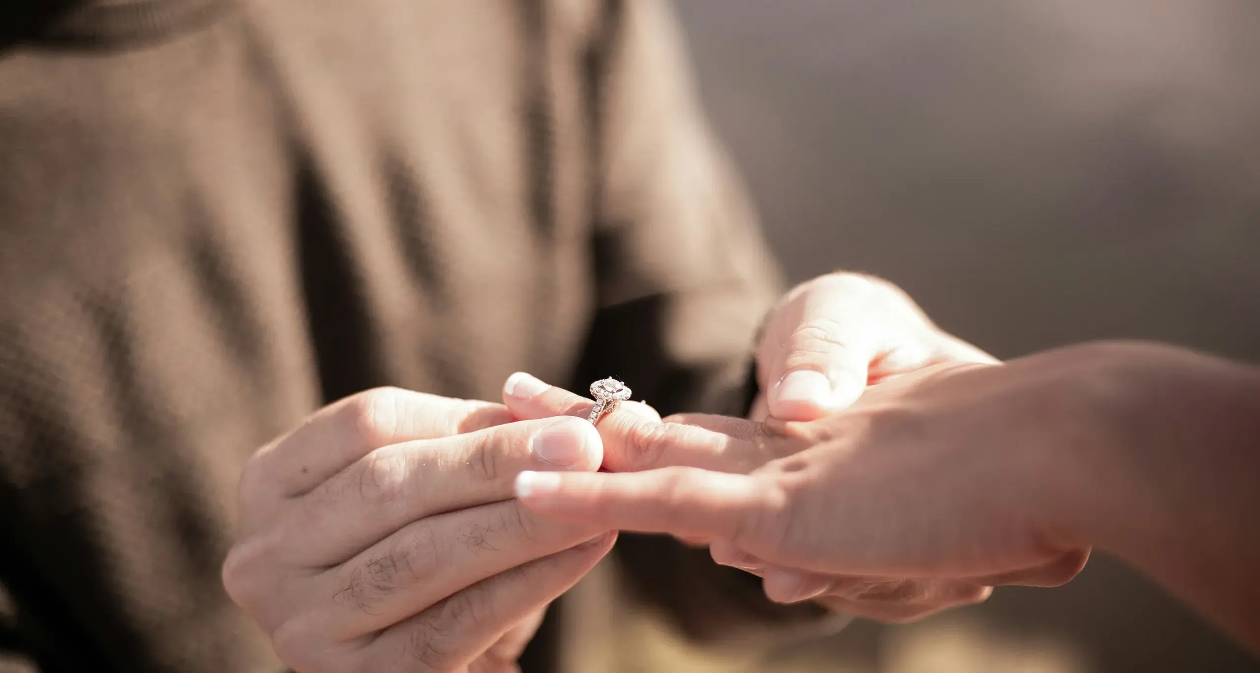 Proposta di matrimonio in commissariato: l'anello rubato torna al legittimo proprietario