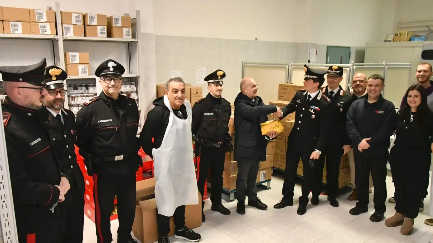 I Carabinieri di Cagliari donano generi alimentari alla Caritas di Viale Fra Ignazio