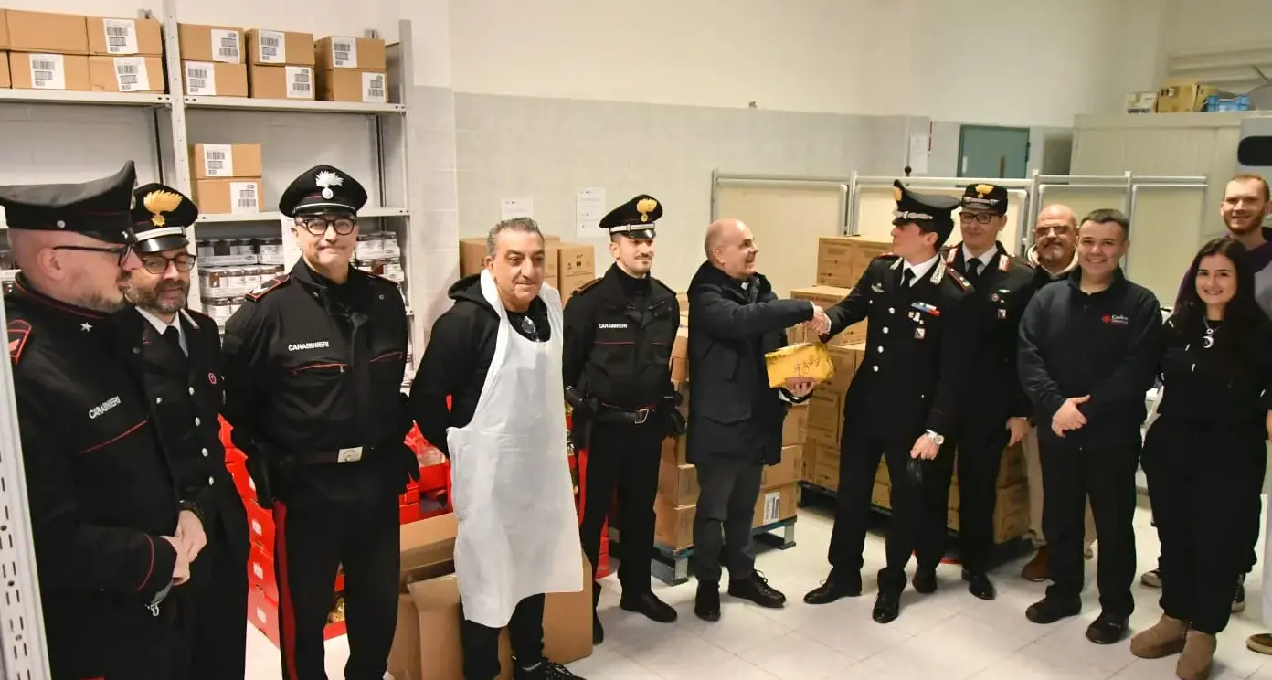 I Carabinieri di Cagliari donano generi alimentari alla Caritas di Viale Fra Ignazio