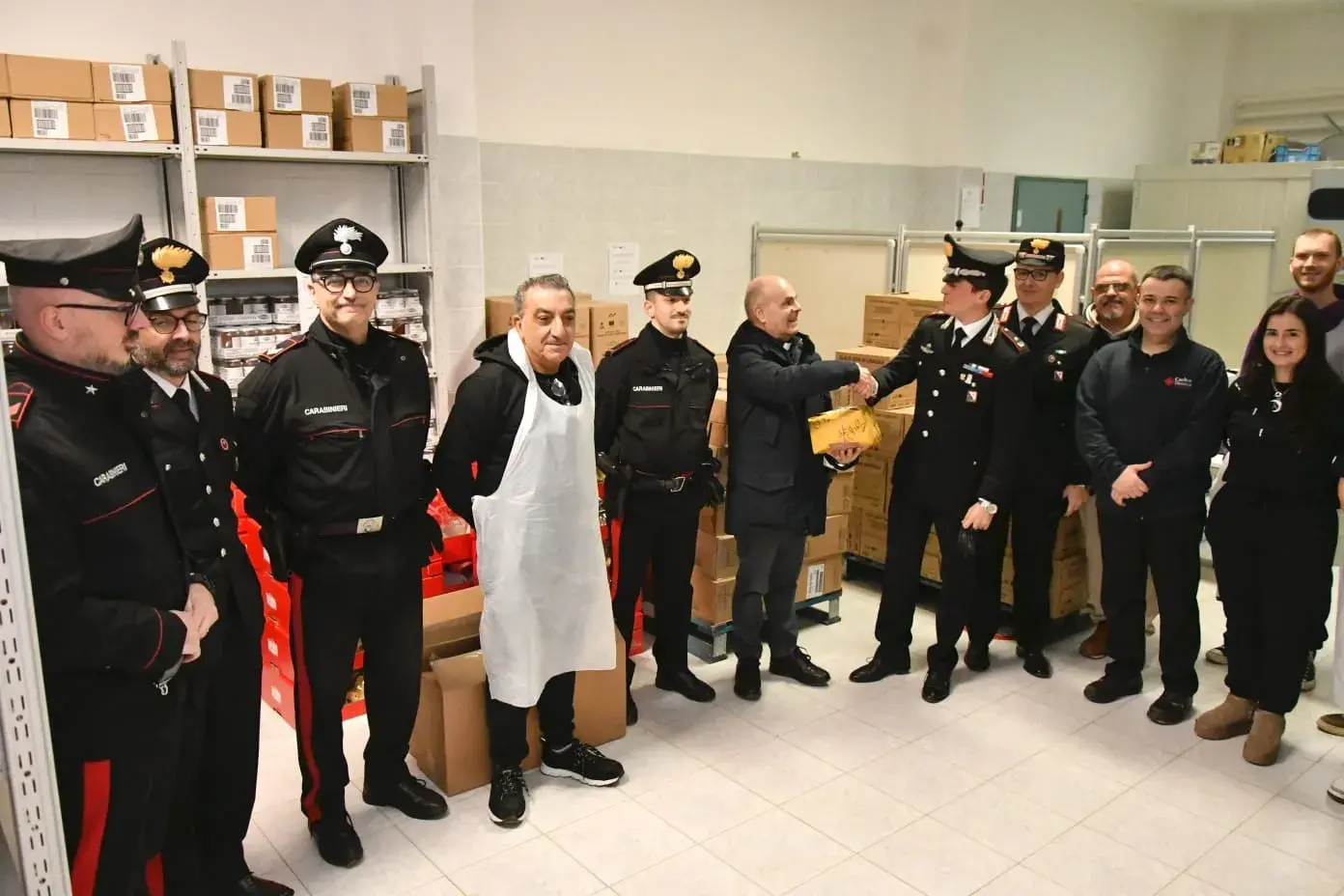 I Carabinieri di Cagliari donano generi alimentari alla Caritas di Viale Fra Ignazio