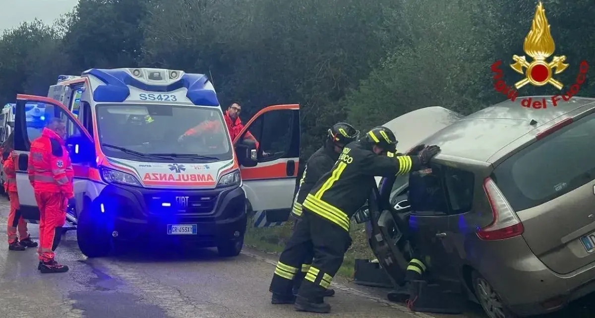 Auto fuori strada sulla SP 56 a Sassari: due feriti portati in ospedale