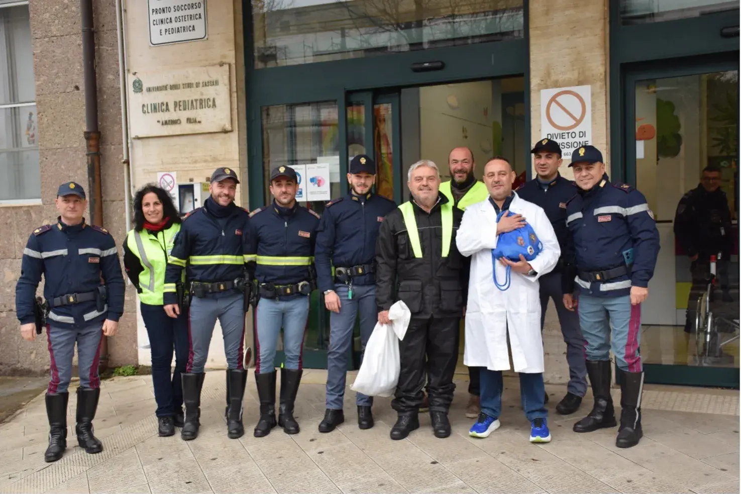 Epifania di solidarietà a Sassari: la Polizia porta doni ai bambini dell'ospedale pediatrico