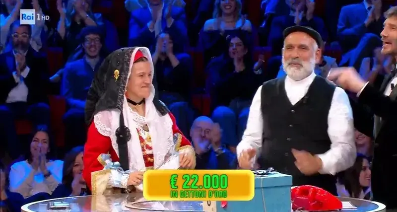 Alessandro e Flaminia da Marrubiu protagonisti ad Affari Tuoi: l'abito oristanese e la vincita