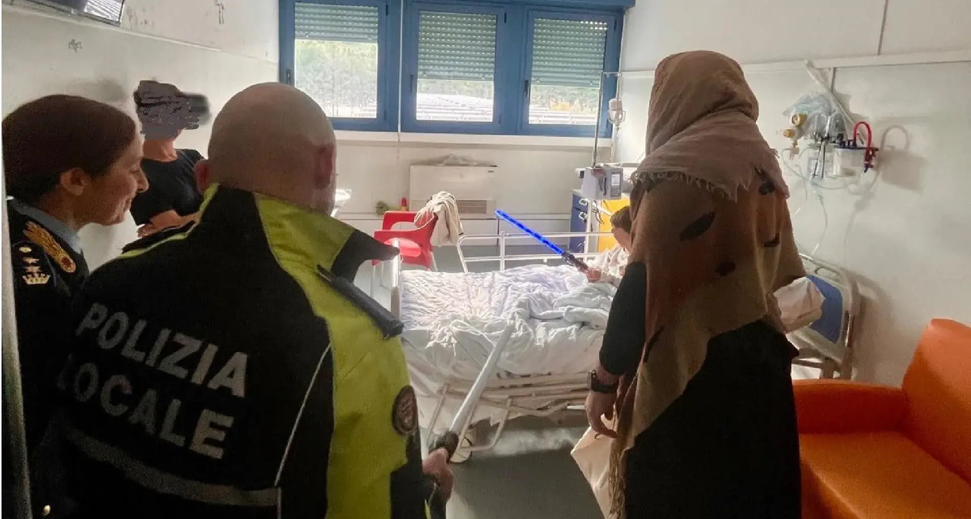 Solidarietà a Cagliari: la Befana dei Vigili porta gioia negli ospedali