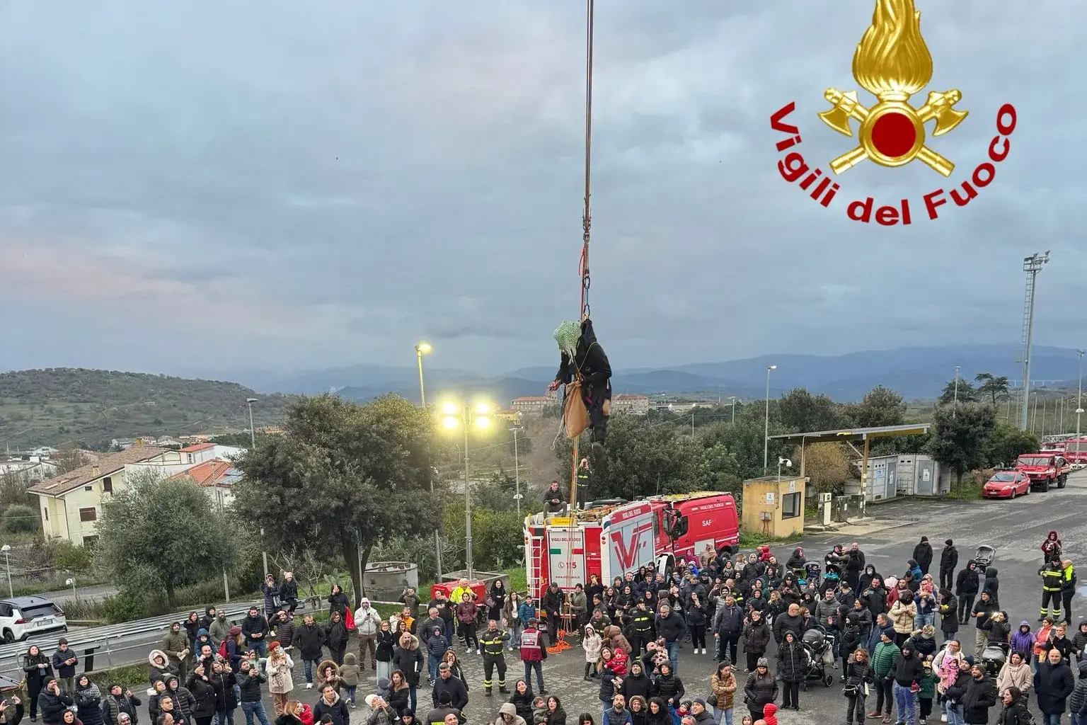 La Befana dei Vigili del Fuoco incanta i bambini a Nuoro