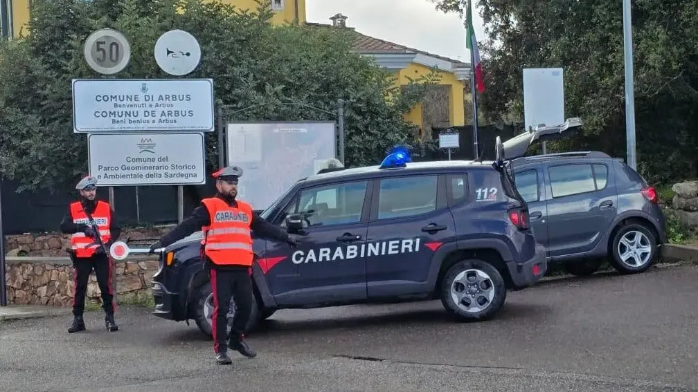 Arbus. Controlli a tappeto dei Carabinieri: oltre 40 persone fermate. In azione anche l'elicottero